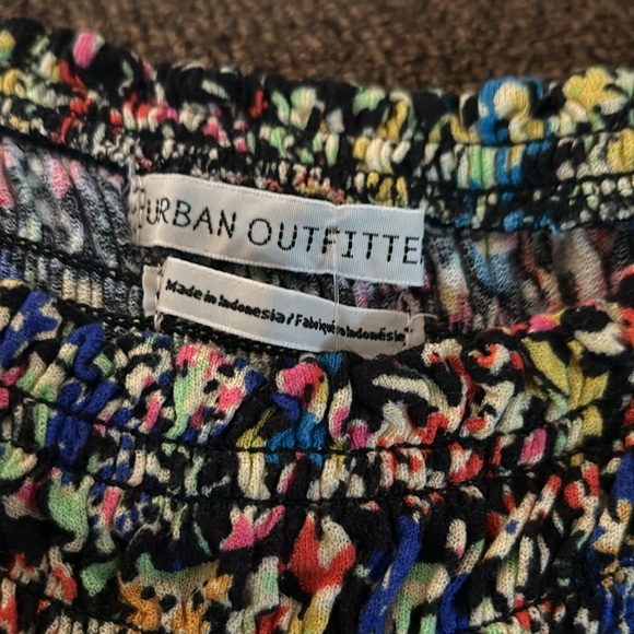 Urban Outfitters Floral Smocked Puff Sleeve Crop Size Medium - Picture 6 of 7